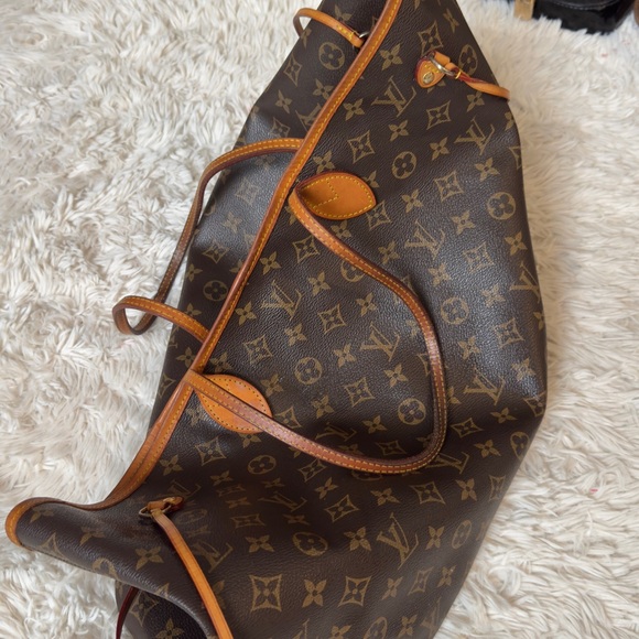 Louis Vuitton Monogram Shoulder Bag in Brown and Tan - Picture 3 of 9